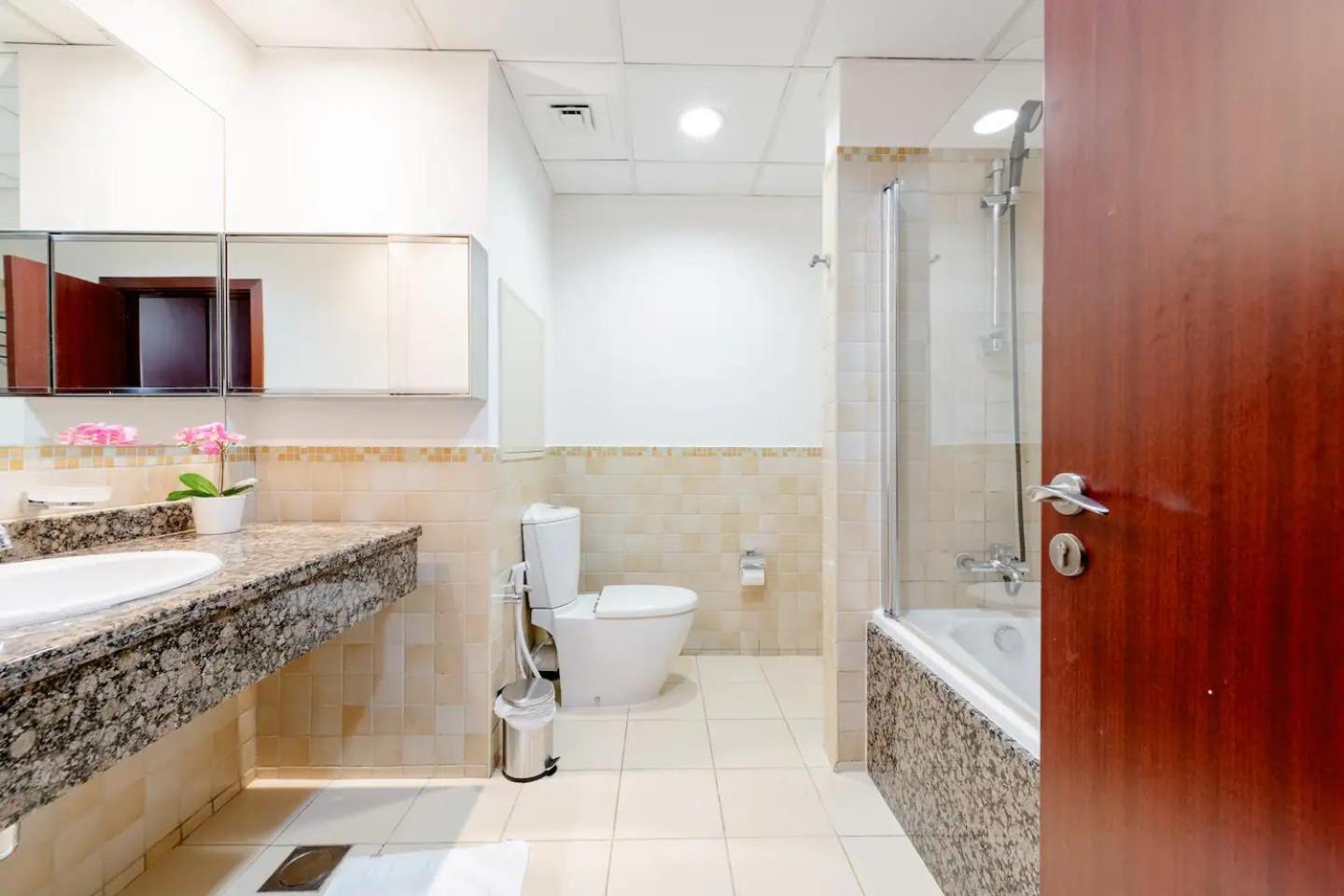 Moonlight Hostel Jbr - 2Min Walk To Jbr Beach - Gym - 2Min Metro Station - Poll Dubái Exterior foto